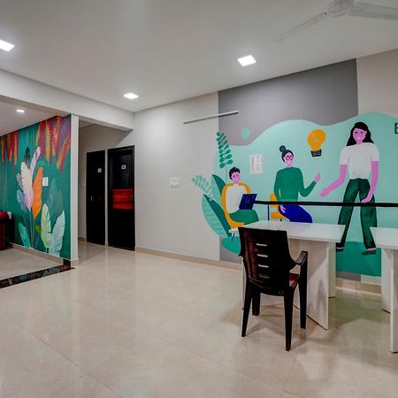Spot On Helloworld Castle Prague Bangalore Exterior foto