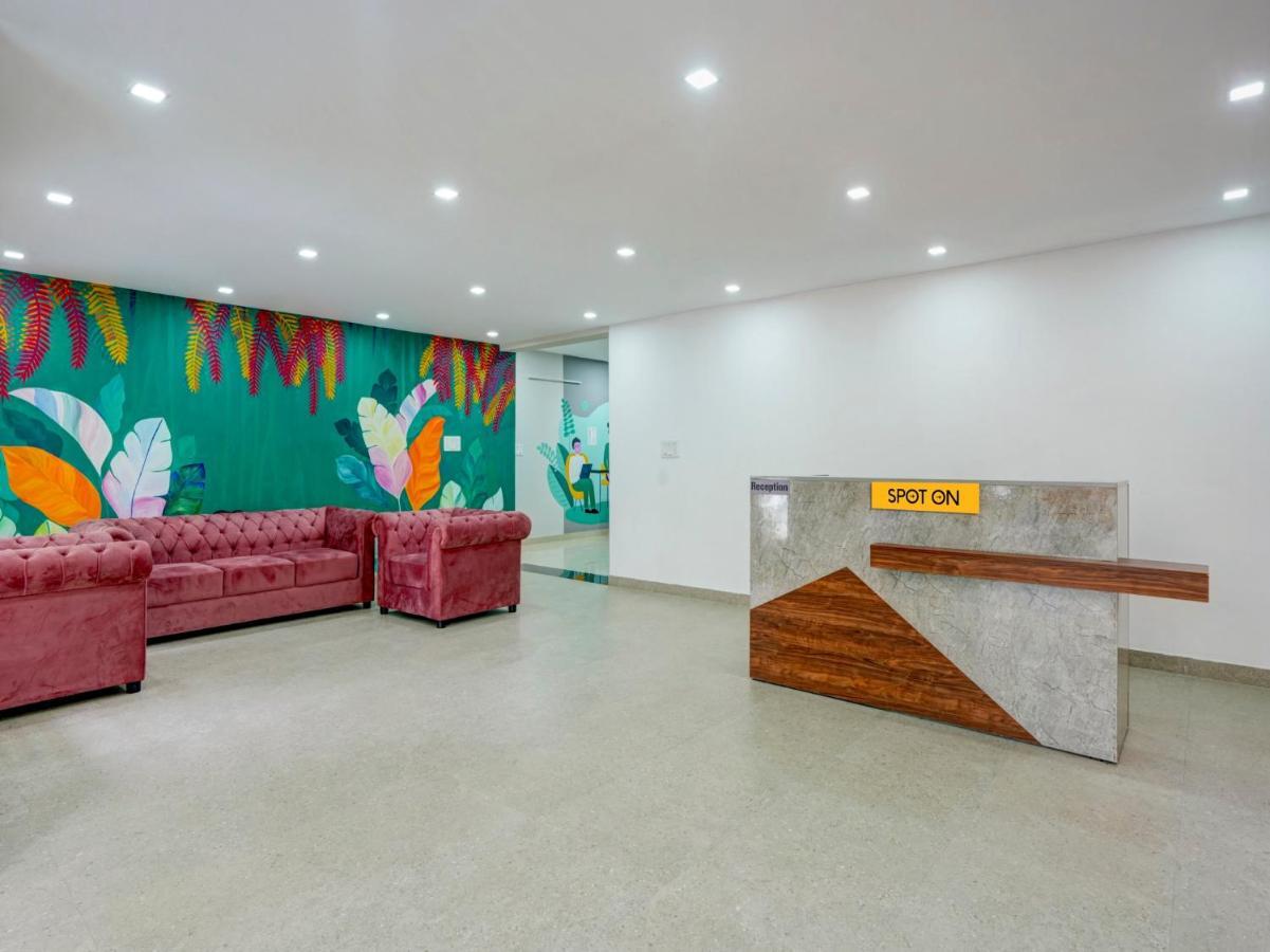 Spot On Helloworld Castle Prague Bangalore Exterior foto