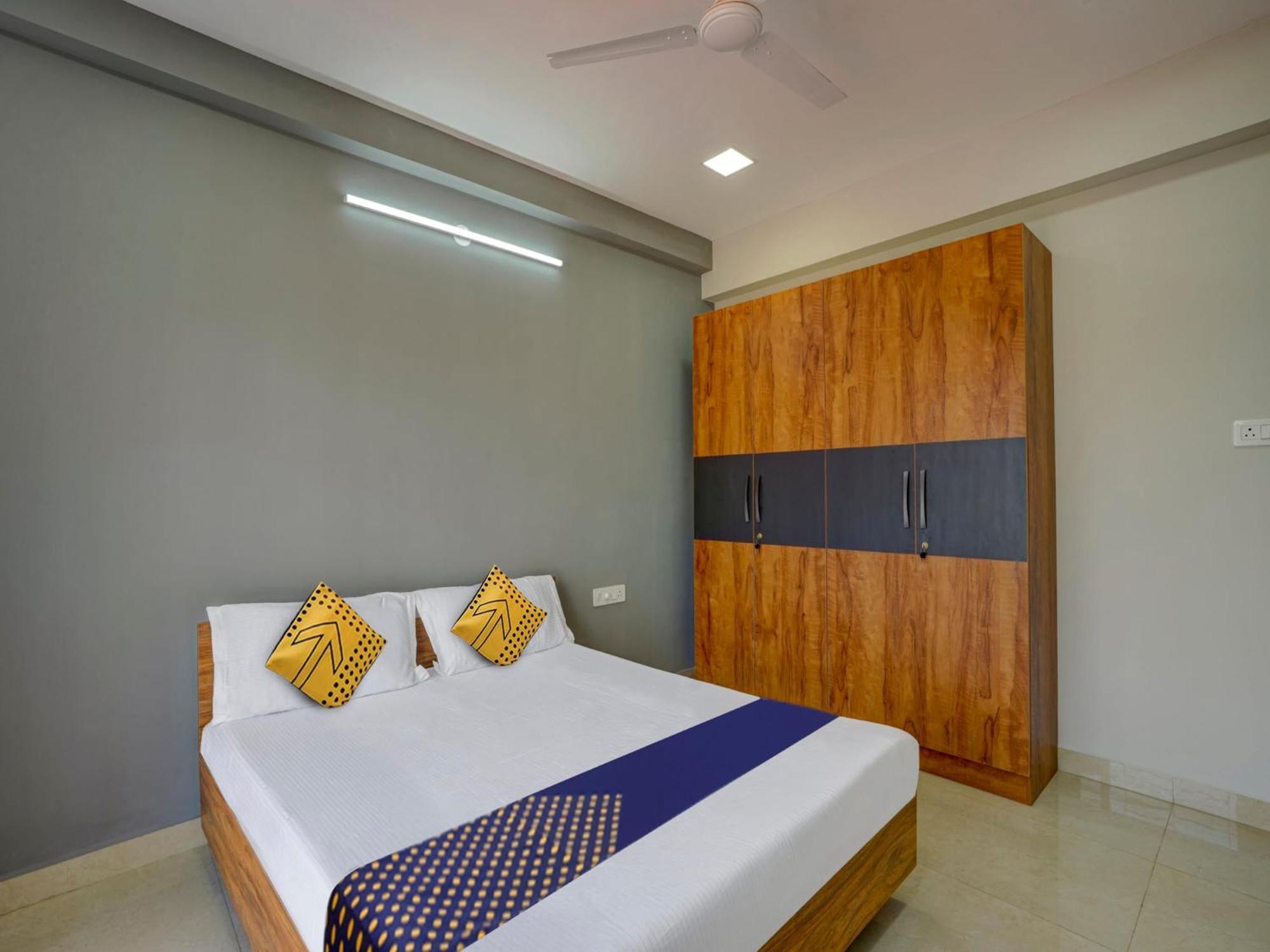 Spot On Helloworld Castle Prague Bangalore Exterior foto