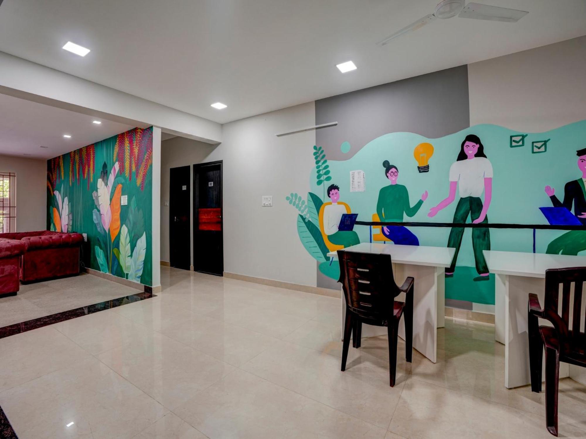 Spot On Helloworld Castle Prague Bangalore Exterior foto