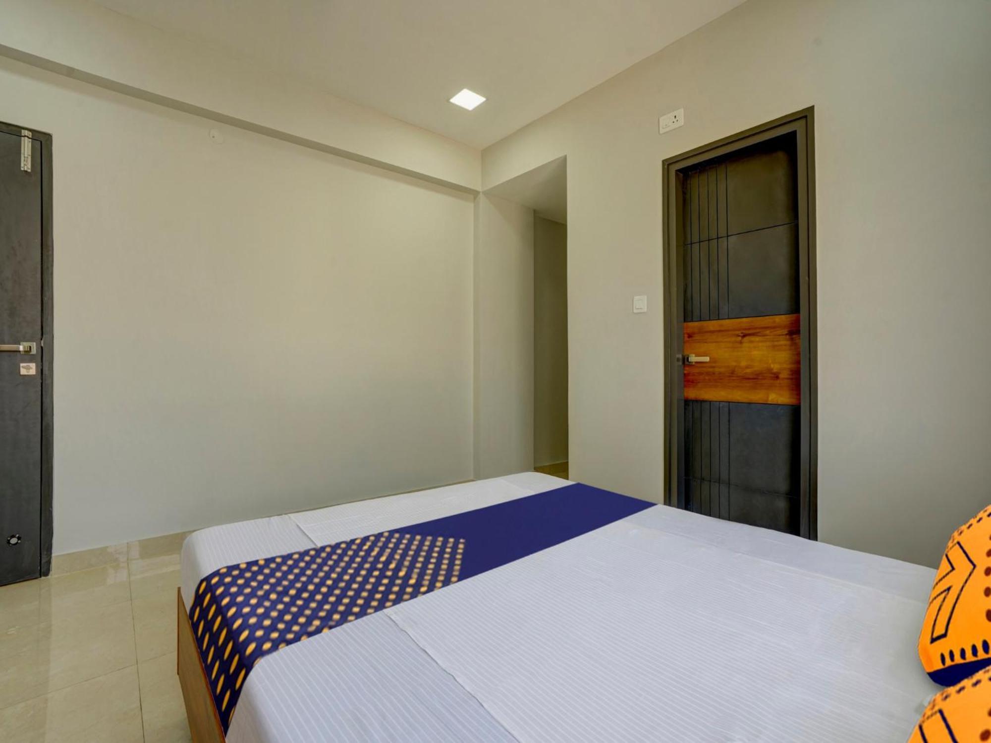 Spot On Helloworld Castle Prague Bangalore Exterior foto