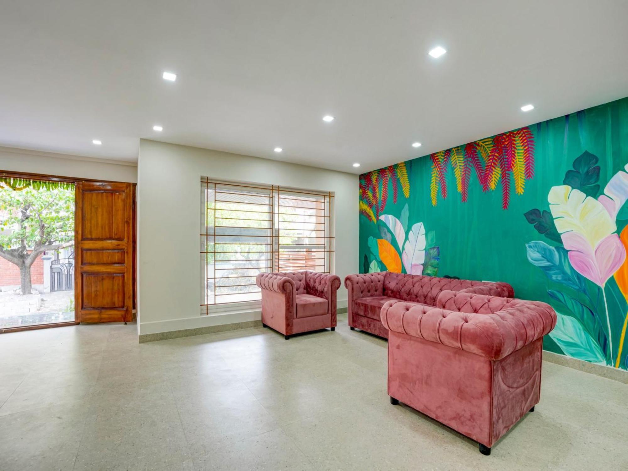 Spot On Helloworld Castle Prague Bangalore Exterior foto
