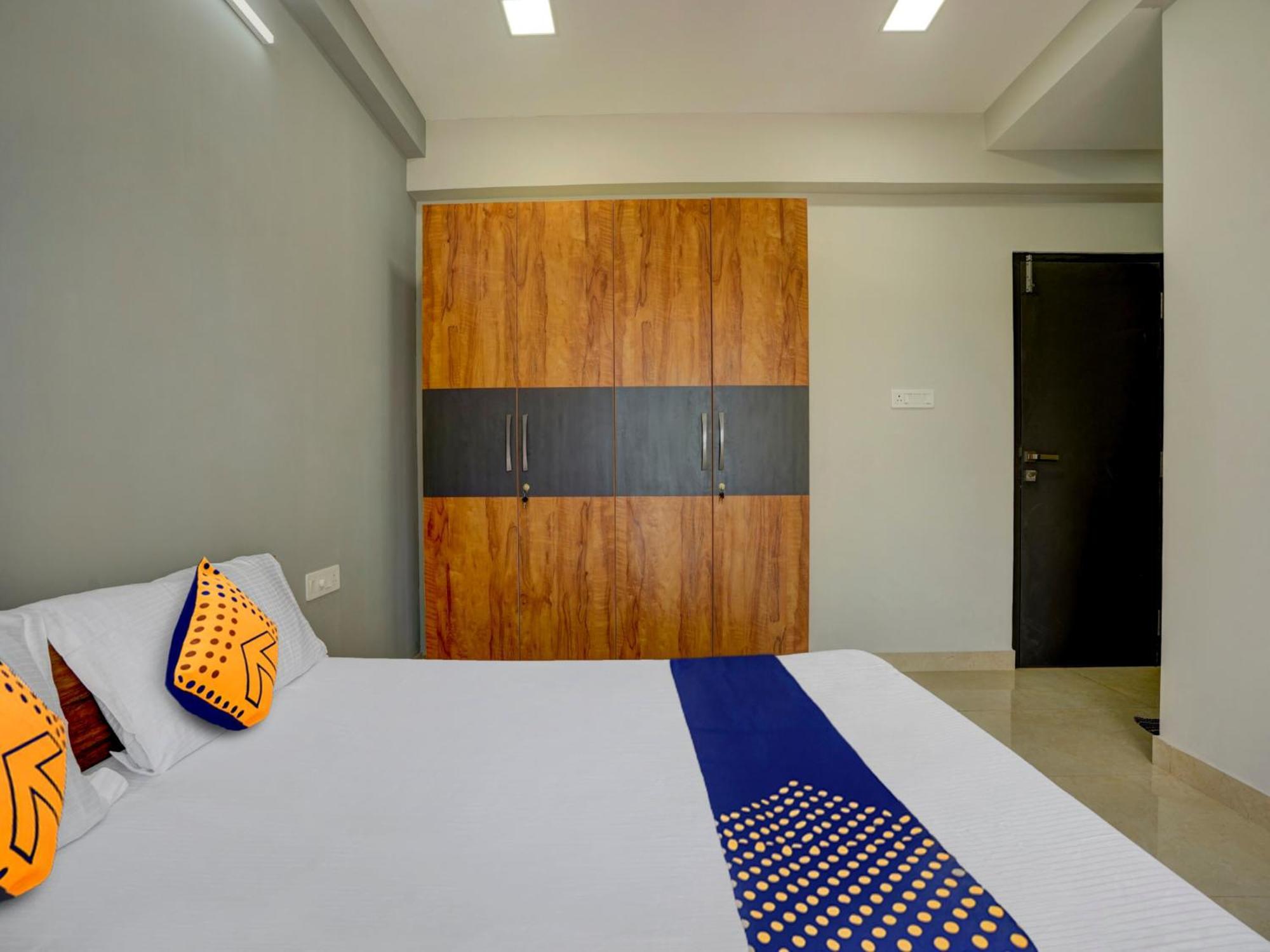 Spot On Helloworld Castle Prague Bangalore Exterior foto