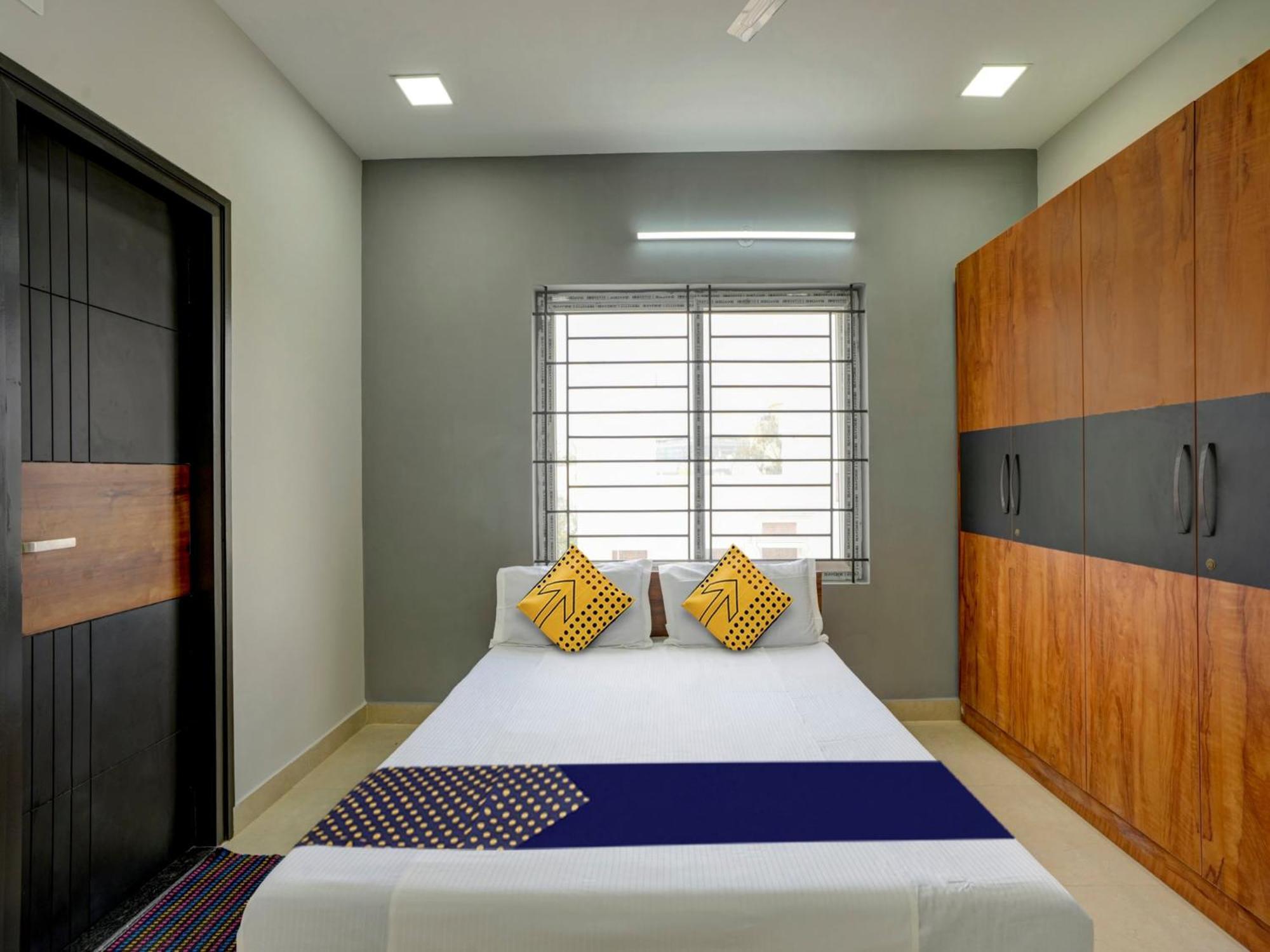Spot On Helloworld Castle Prague Bangalore Exterior foto